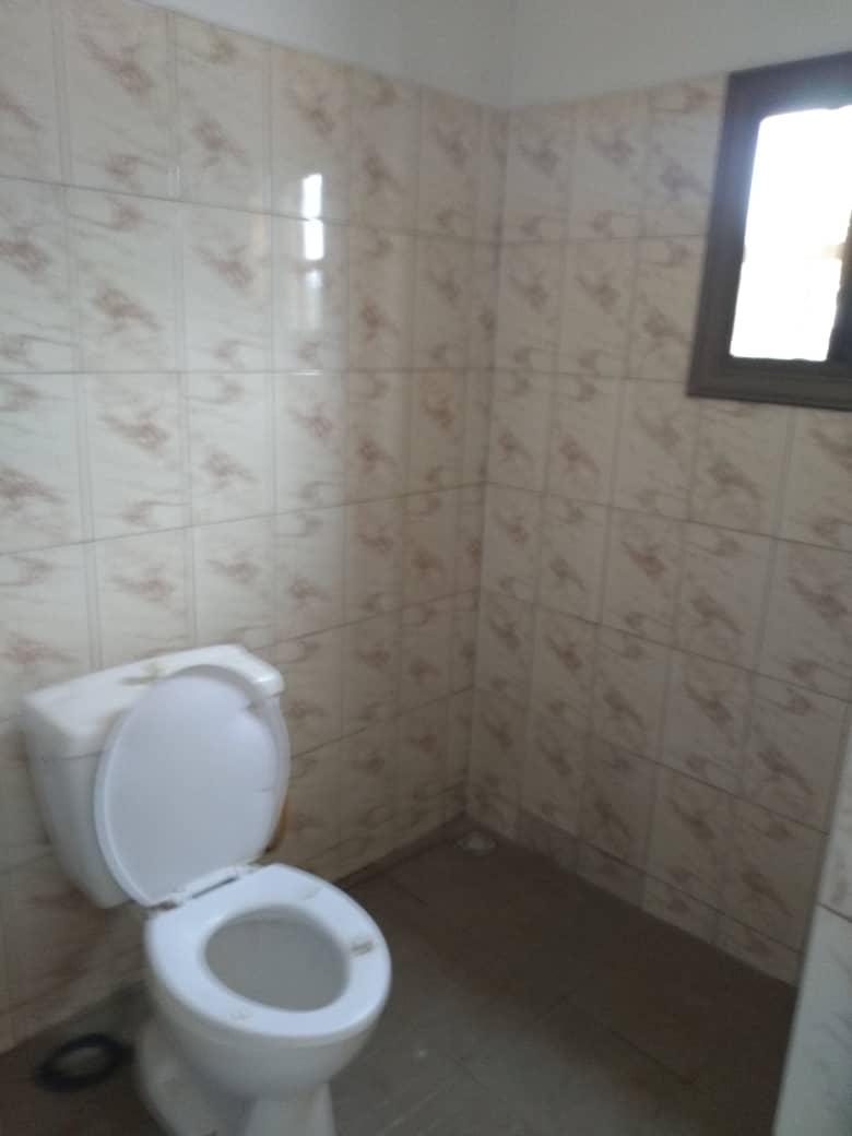 N° 4293 :
                            Chambre salon à louer , Togo2000, Lome, Togo : 35 000 XOF/mois